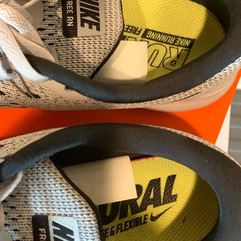 Nike Free Runs - Picture 3 of 5